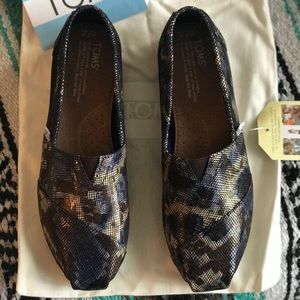 Blue Leather Snake Toms